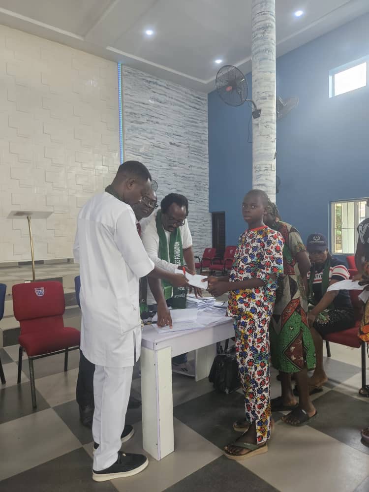 DR. ANDREW A. IGWE CARE FOUNDATION PAYS ANNUAL SCHOLARSHIP AS DR. IGWE ADVISES STUDENTS TO SHUN CULTISM photo 3