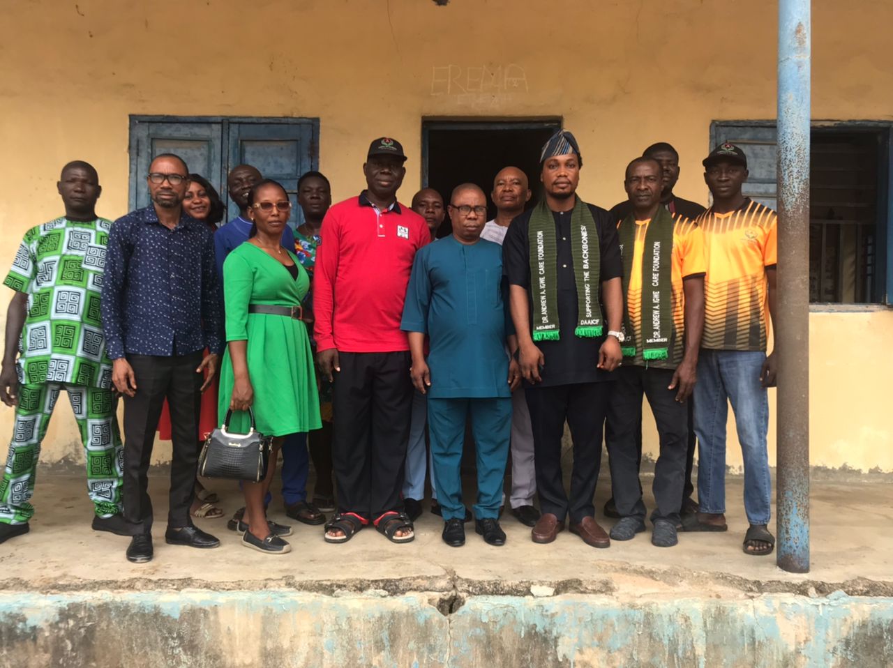 DR. ANDREW A. IGWE CARE FOUNDATION INSTALLS CLASSROOM WHITEBOARDS AT GSS AKABUKA (UBE)