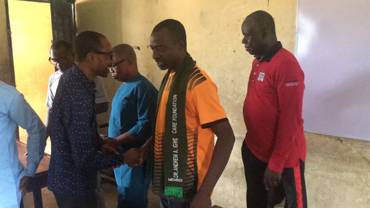 DR. ANDREW A. IGWE CARE FOUNDATION INSTALLS CLASSROOM WHITEBOARDS AT GSS AKABUKA (UBE)