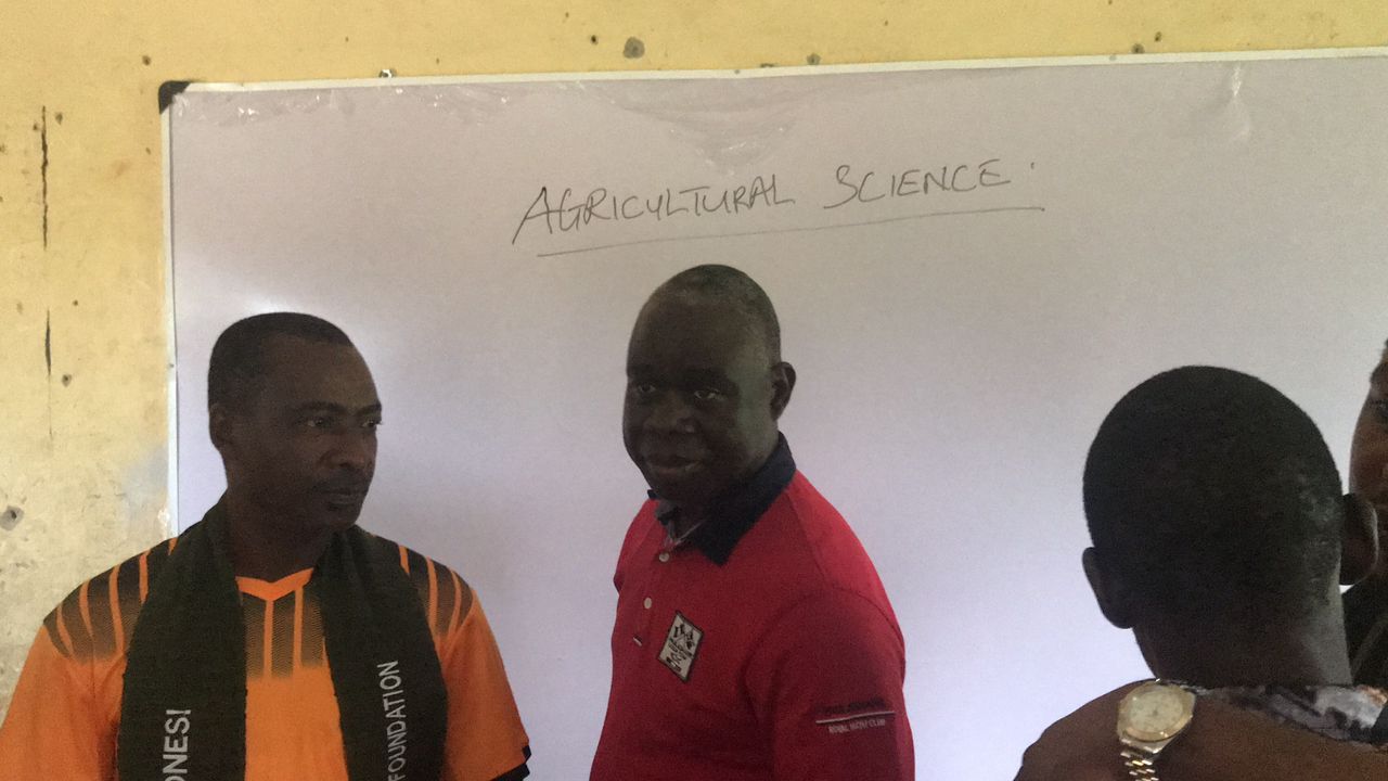 DR. ANDREW A. IGWE CARE FOUNDATION INSTALLS CLASSROOM WHITEBOARDS AT GSS AKABUKA (UBE)