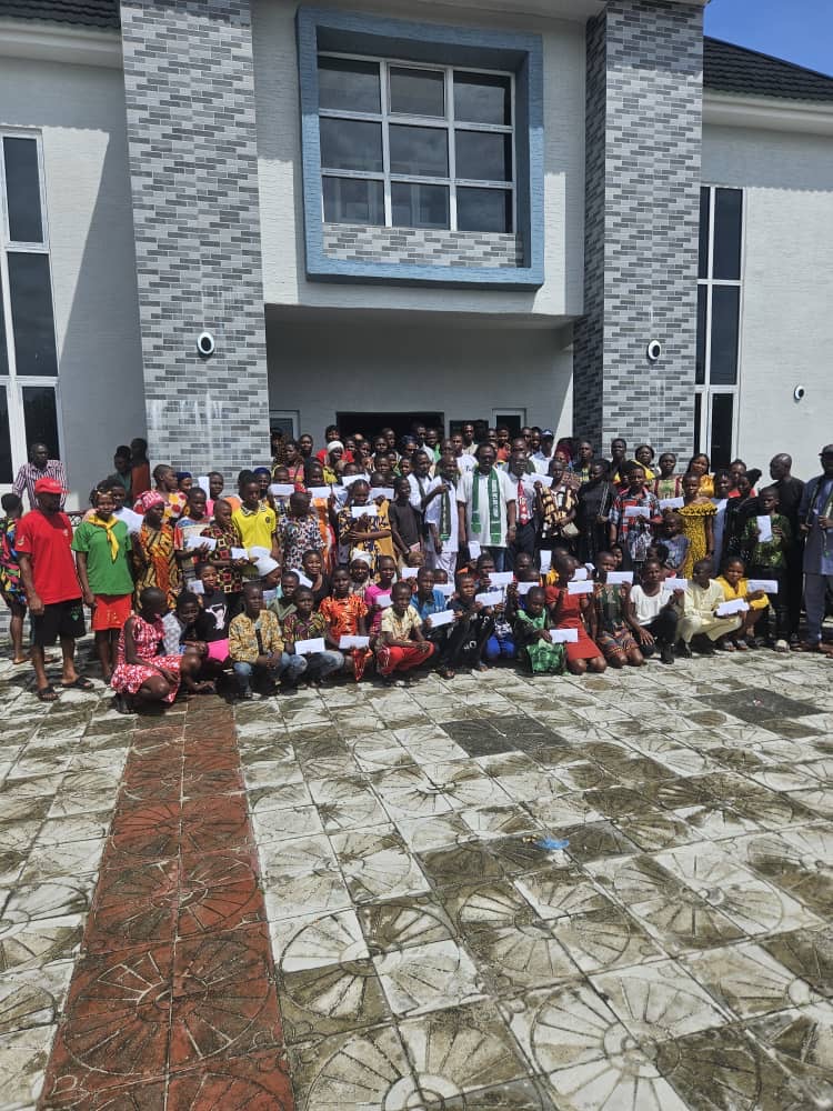 DR. ANDREW A. IGWE CARE FOUNDATION PAYS ANNUAL SCHOLARSHIP AS DR. IGWE ADVISES STUDENTS TO SHUN CULTISM photo 1