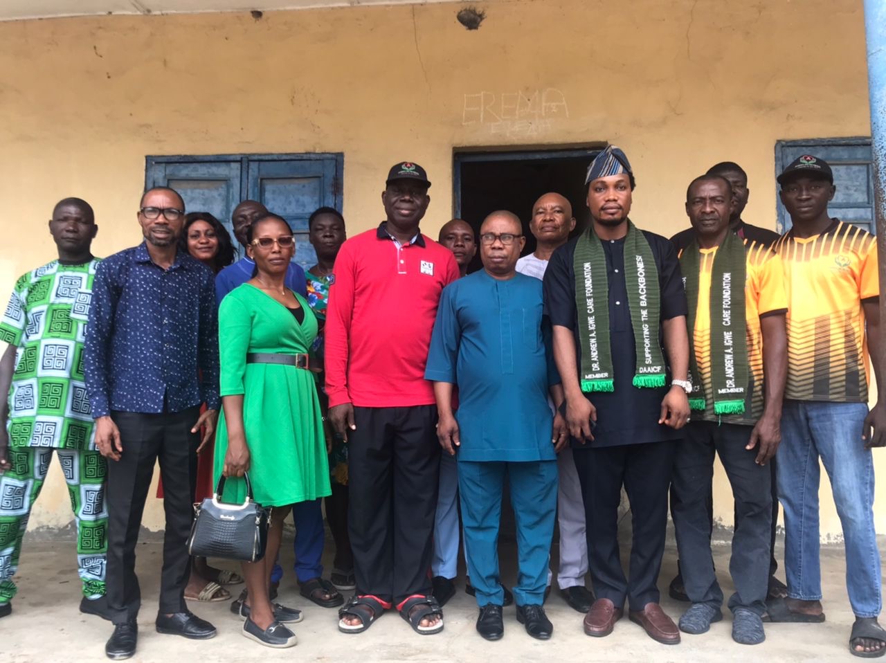 DR. ANDREW A. IGWE CARE FOUNDATION INSTALLS CLASSROOM WHITEBOARDS AT GSS AKABUKA (UBE)