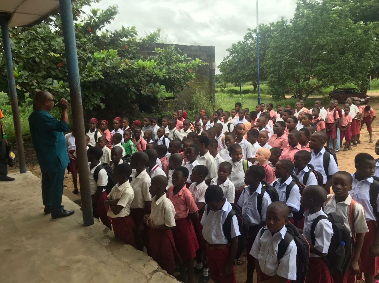 DR. ANDREW A. IGWE CARE FOUNDATION INSTALLS CLASSROOM WHITEBOARDS AT GSS AKABUKA (UBE)