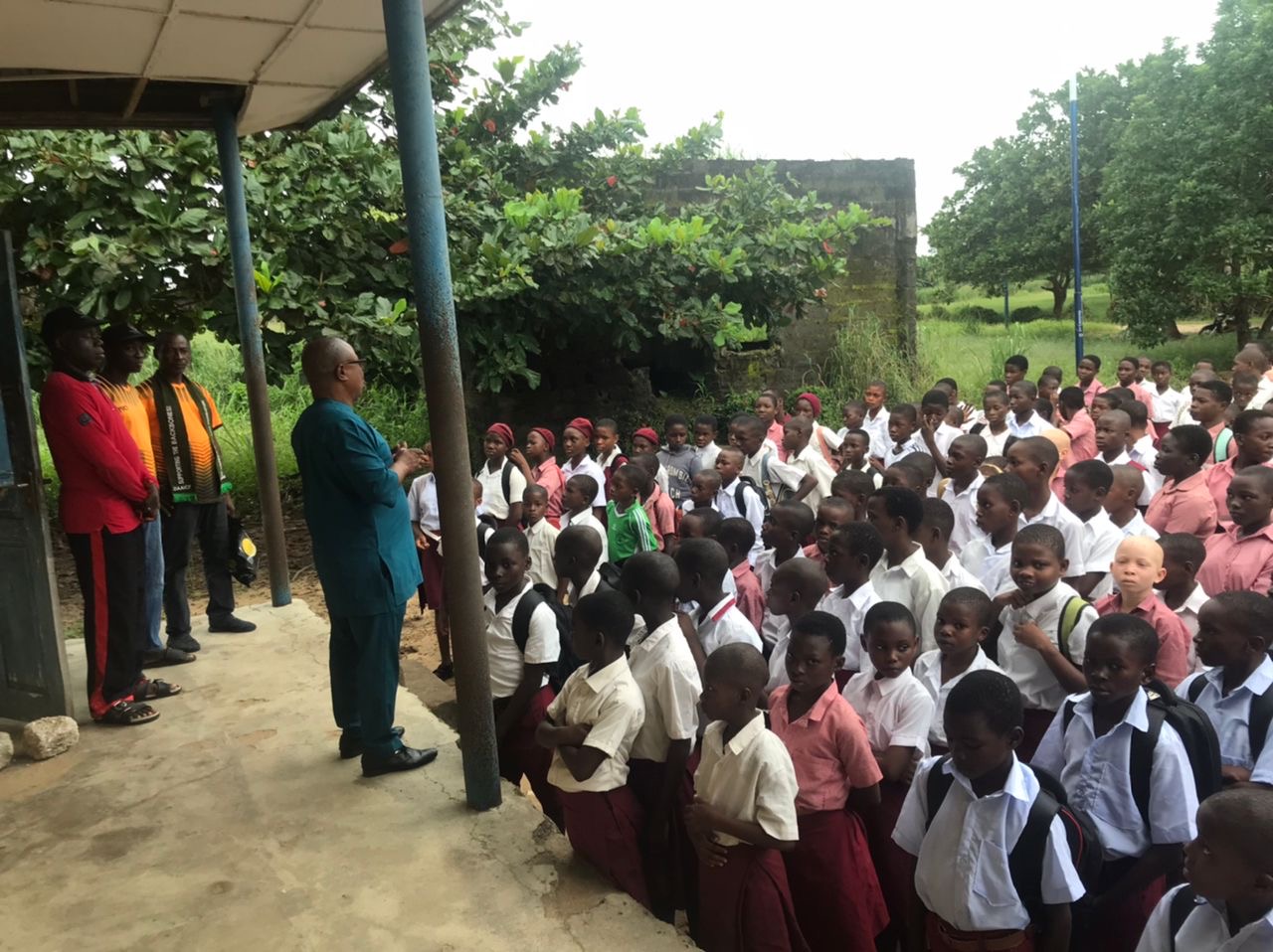 DR. ANDREW A. IGWE CARE FOUNDATION INSTALLS CLASSROOM WHITEBOARDS AT GSS AKABUKA (UBE)