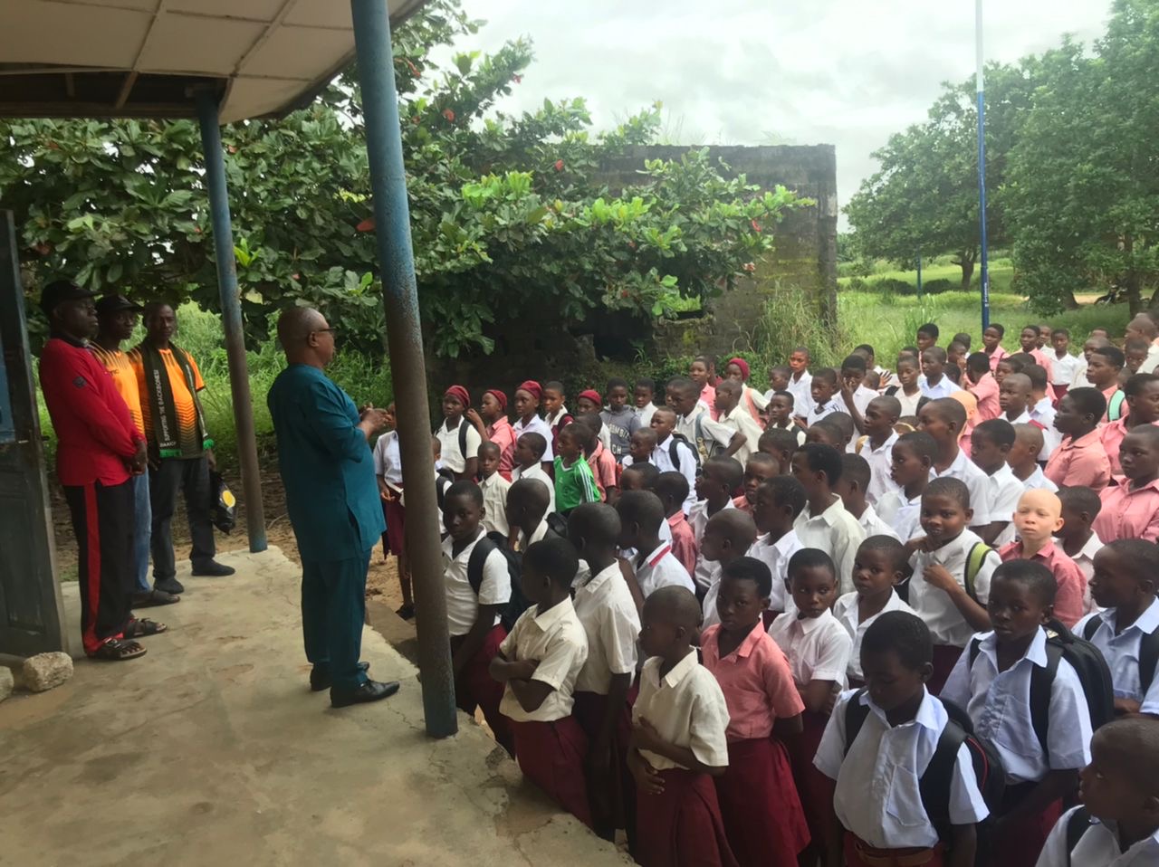 DR. ANDREW A. IGWE CARE FOUNDATION INSTALLS CLASSROOM WHITEBOARDS AT GSS AKABUKA (UBE)