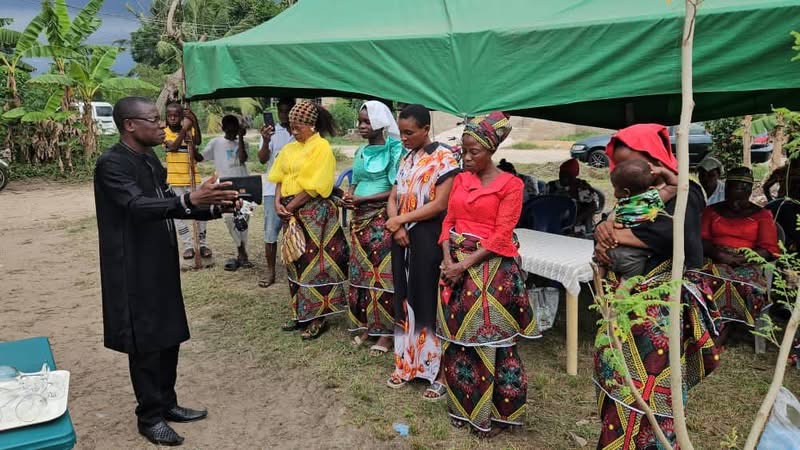 Rev. Cookey-Gam Urges Family Members to Support Beneficiaries as Dr. Andrew Igwe Empowers Umu-Ogbo Women photo 14