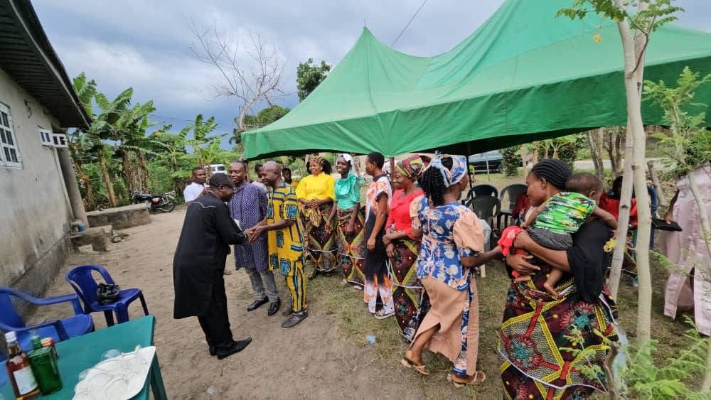 Rev. Cookey-Gam Urges Family Members to Support Beneficiaries as Dr. Andrew Igwe Empowers Umu-Ogbo Women photo 13