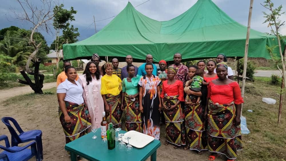 Rev. Cookey-Gam Urges Family Members to Support Beneficiaries as Dr. Andrew Igwe Empowers Umu-Ogbo Women photo 12