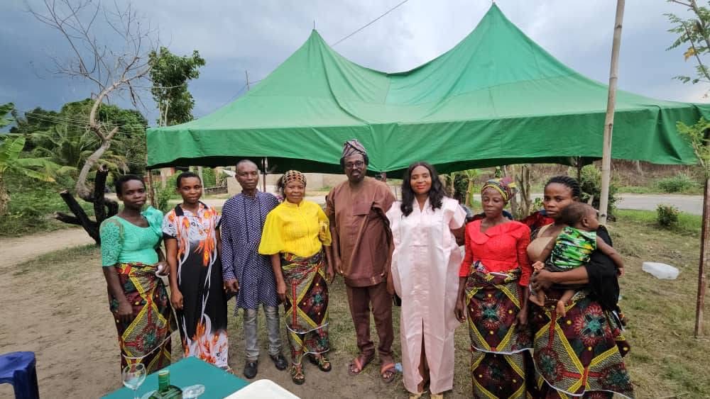 Rev. Cookey-Gam Urges Family Members to Support Beneficiaries as Dr. Andrew Igwe Empowers Umu-Ogbo Women photo 10