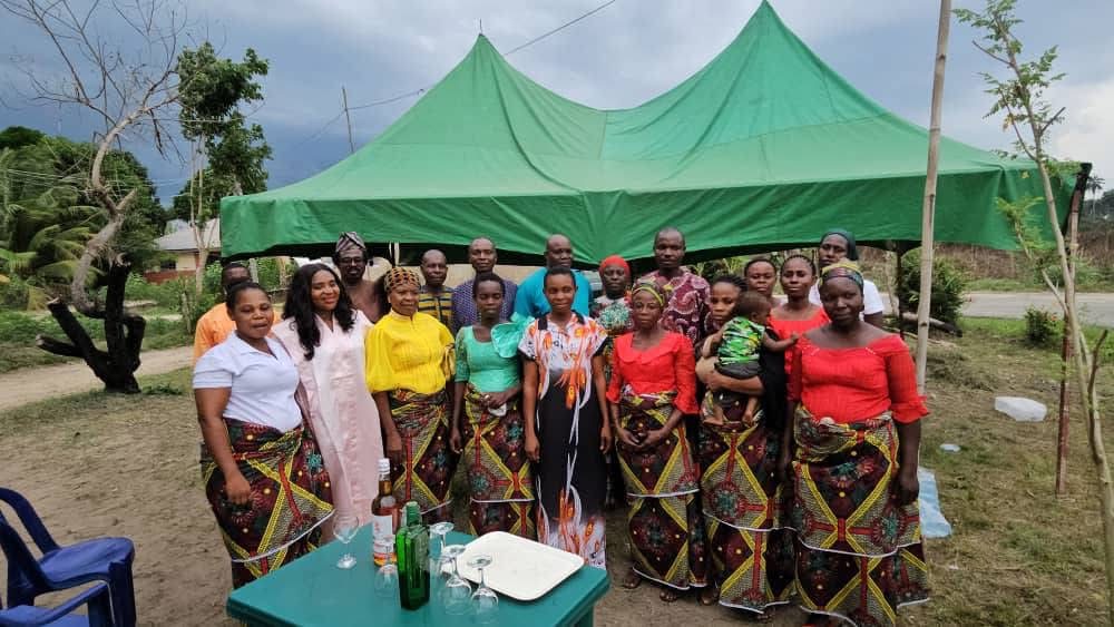 Rev. Cookey-Gam Urges Family Members to Support Beneficiaries as Dr. Andrew Igwe Empowers Umu-Ogbo Women photo 8