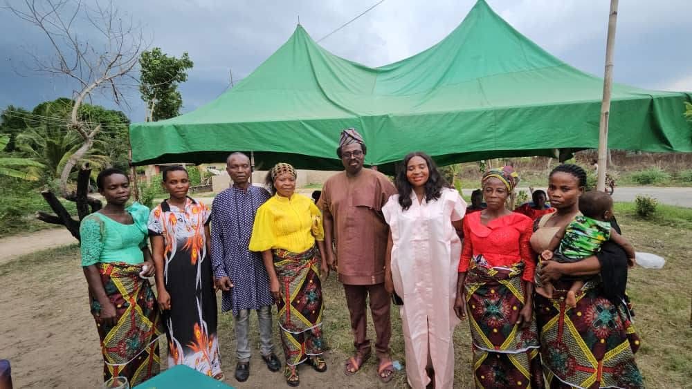 Rev. Cookey-Gam Urges Family Members to Support Beneficiaries as Dr. Andrew Igwe Empowers Umu-Ogbo Women photo 7