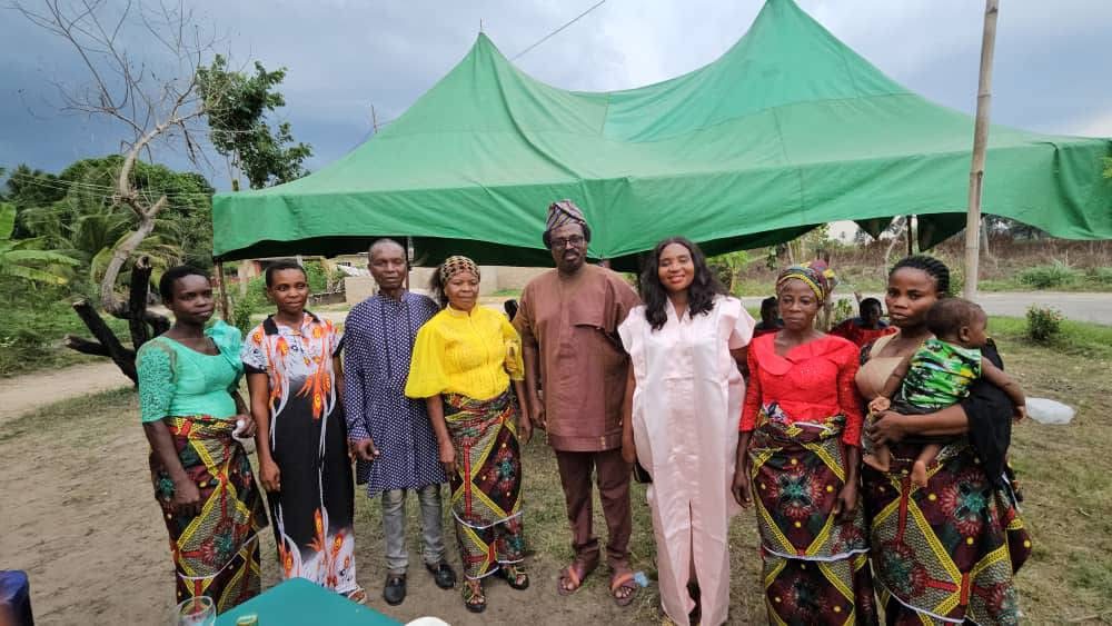 Rev. Cookey-Gam Urges Family Members to Support Beneficiaries as Dr. Andrew Igwe Empowers Umu-Ogbo Women photo 6