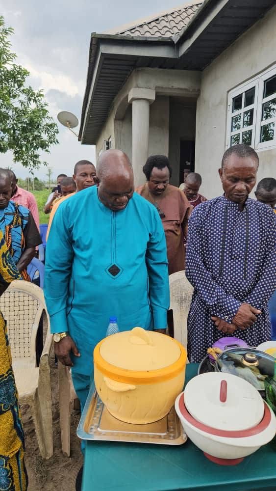 Rev. Cookey-Gam Urges Family Members to Support Beneficiaries as Dr. Andrew Igwe Empowers Umu-Ogbo Women photo 4