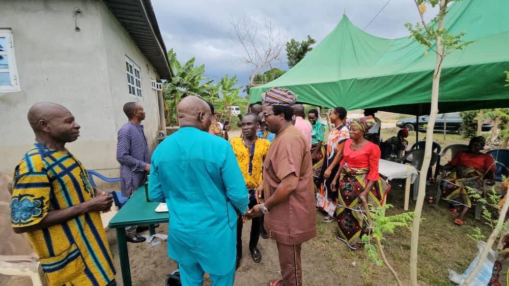 Rev. Cookey-Gam Urges Family Members to Support Beneficiaries as Dr. Andrew Igwe Empowers Umu-Ogbo Women photo 2